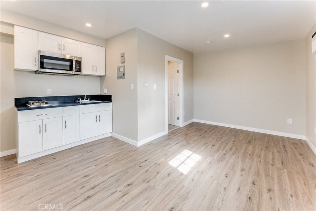 12008 Roscoe Blvd - Photo 4 of 14