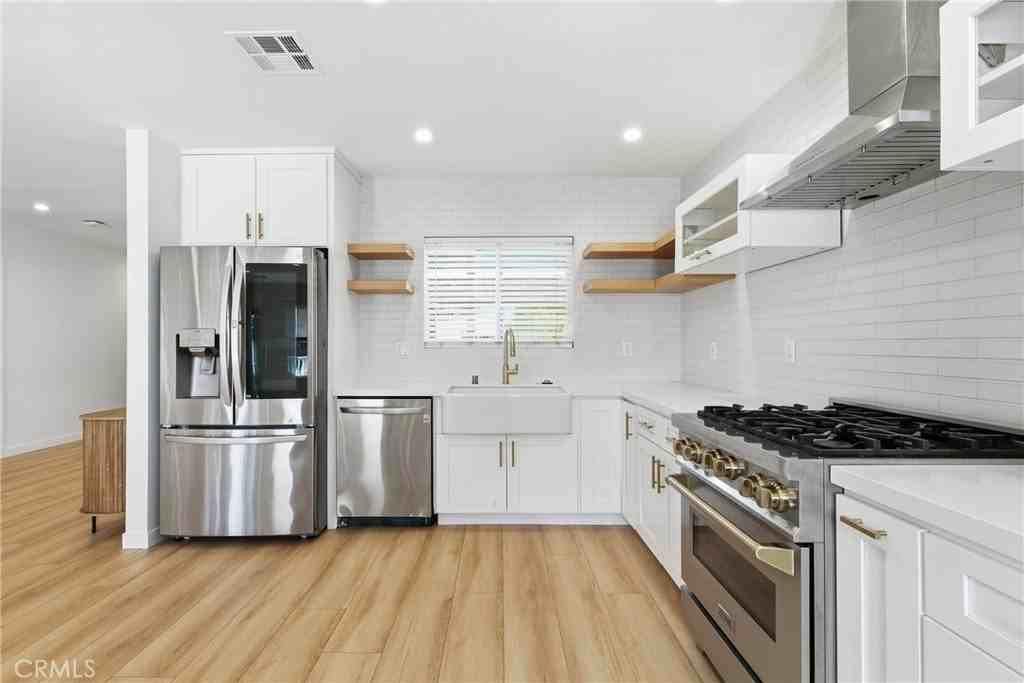 17546 Kittridge St - Photo 7 of 17