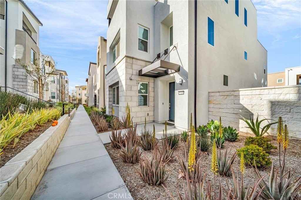 27216 Coyote Bush Ct - Photo 2 of 45