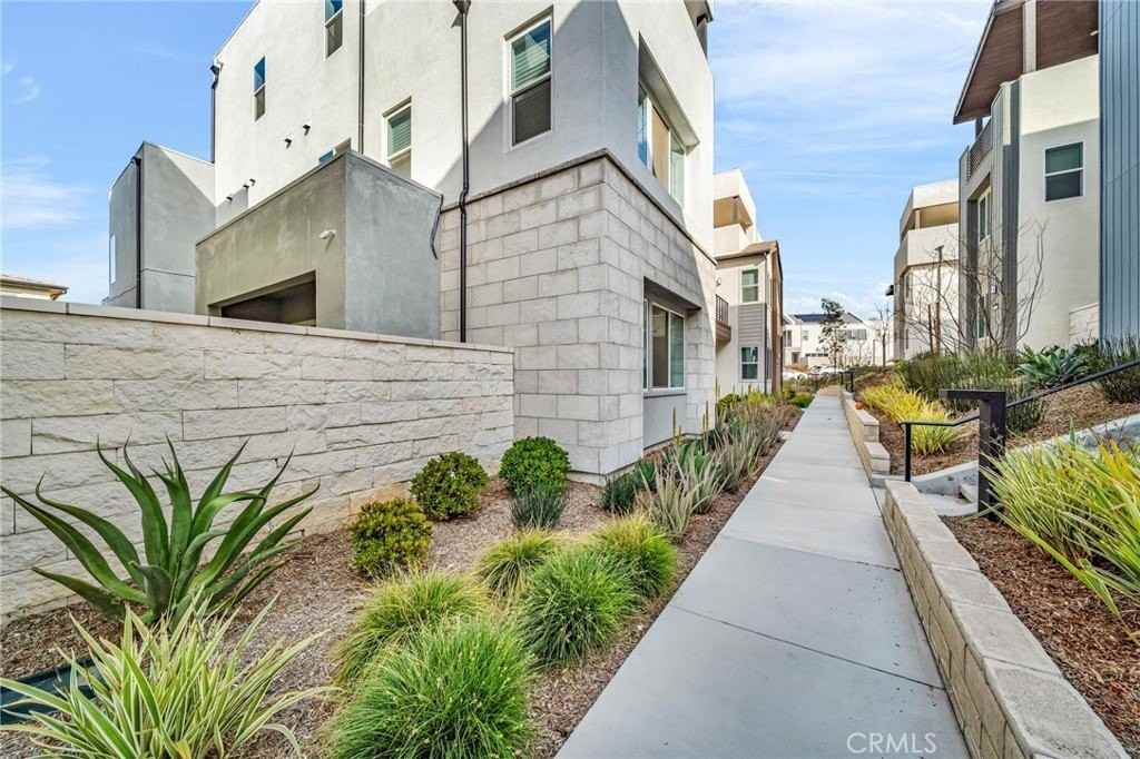 27216 Coyote Bush Ct - Photo 3 of 45