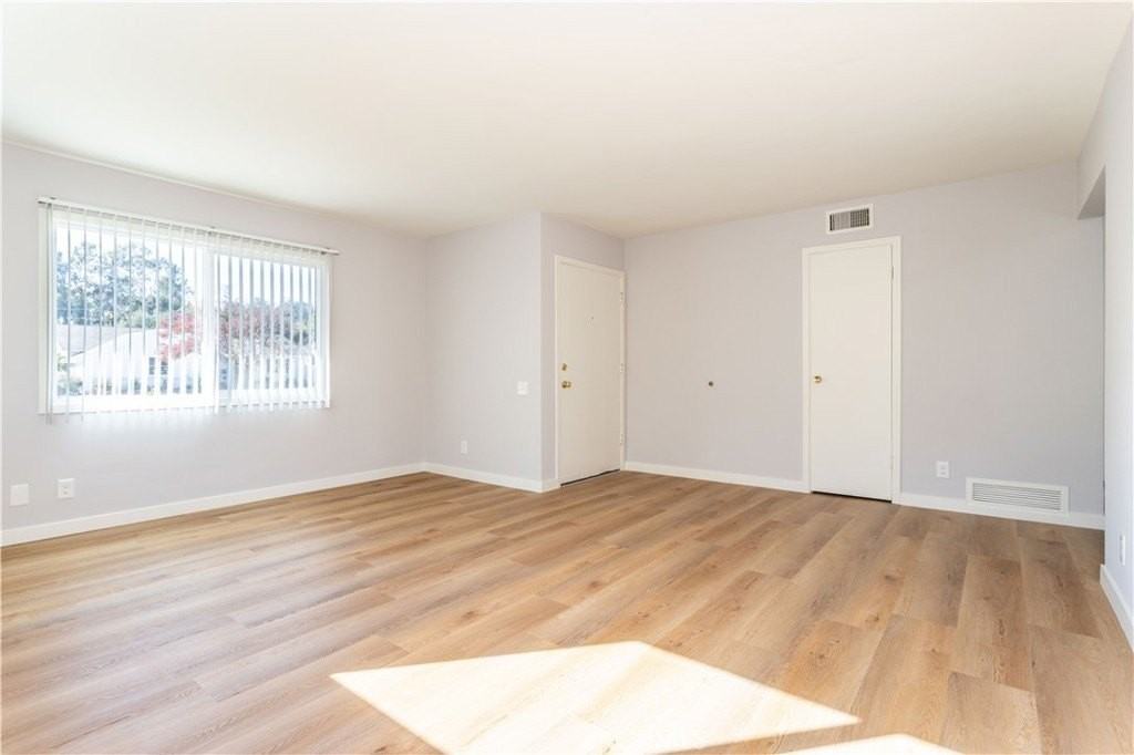 6552 Franrivers Ave - Photo 4 of 29