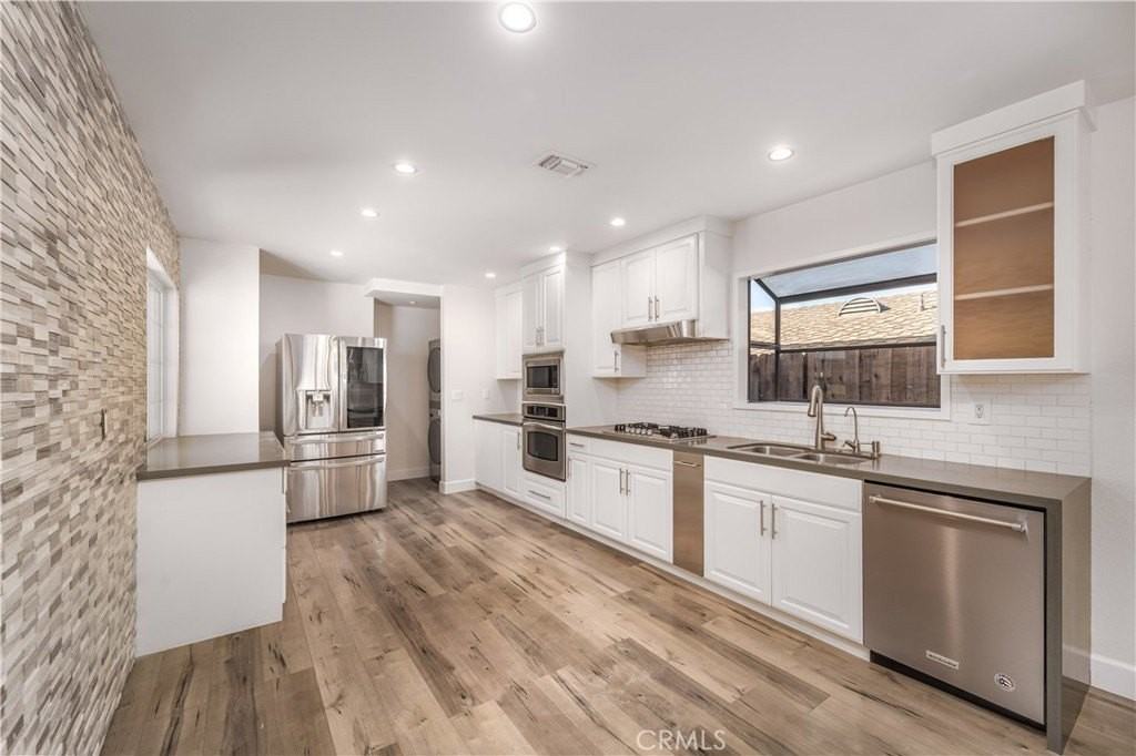 21711 Mulholland Dr - Photo 2 of 26