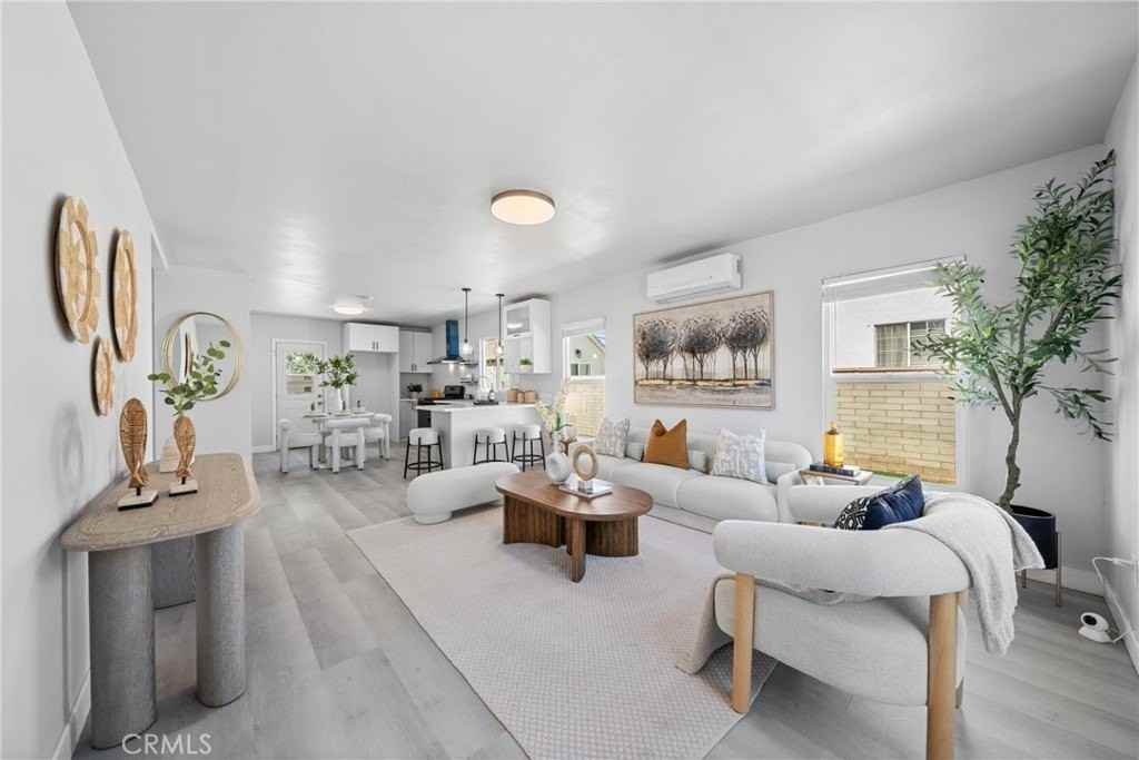 2461 Saint Pierre Ave - Photo 3 of 39