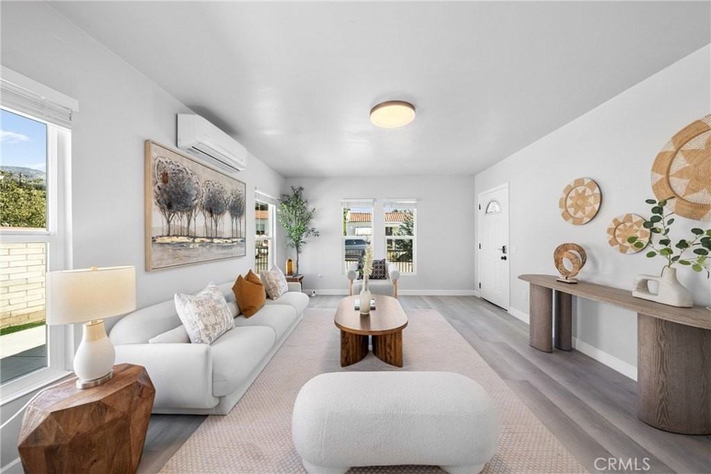 2461 Saint Pierre Ave - Photo 4 of 39