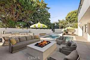 featured image of 228 W Avenida Cordoba
