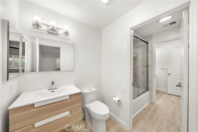 352 Y Pl #B - Photo 2 of 8