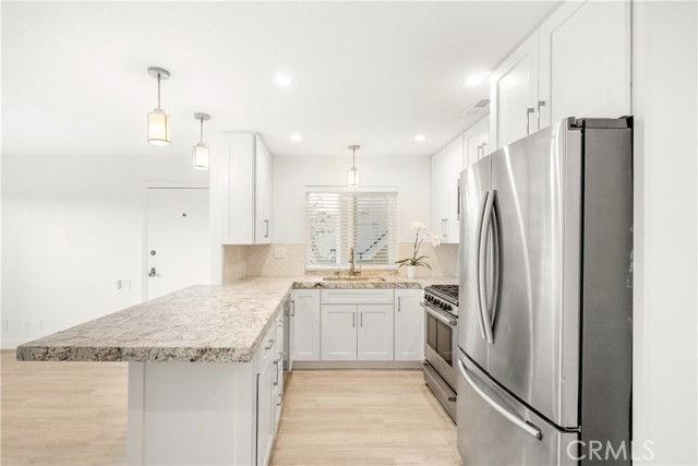 352 Y Pl #B - Photo 5 of 8