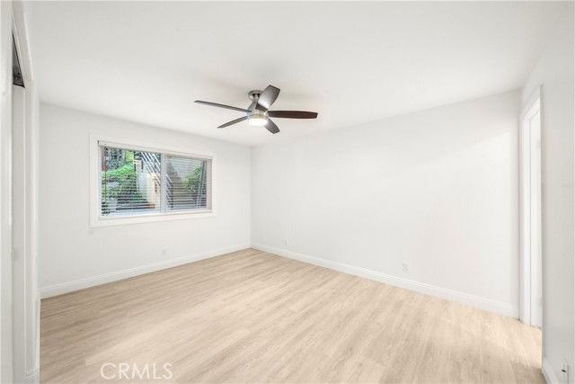 352 Y Pl #B - Photo 7 of 8