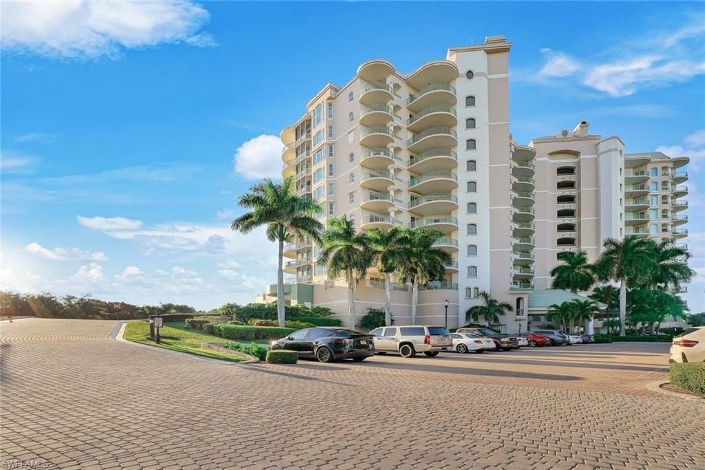 4811 Island Pond Ct #302 - Photo 3 of 17