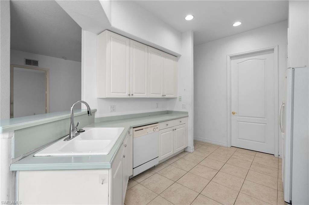 6010 Jonathans Bay Cir #102 - Photo 7 of 35