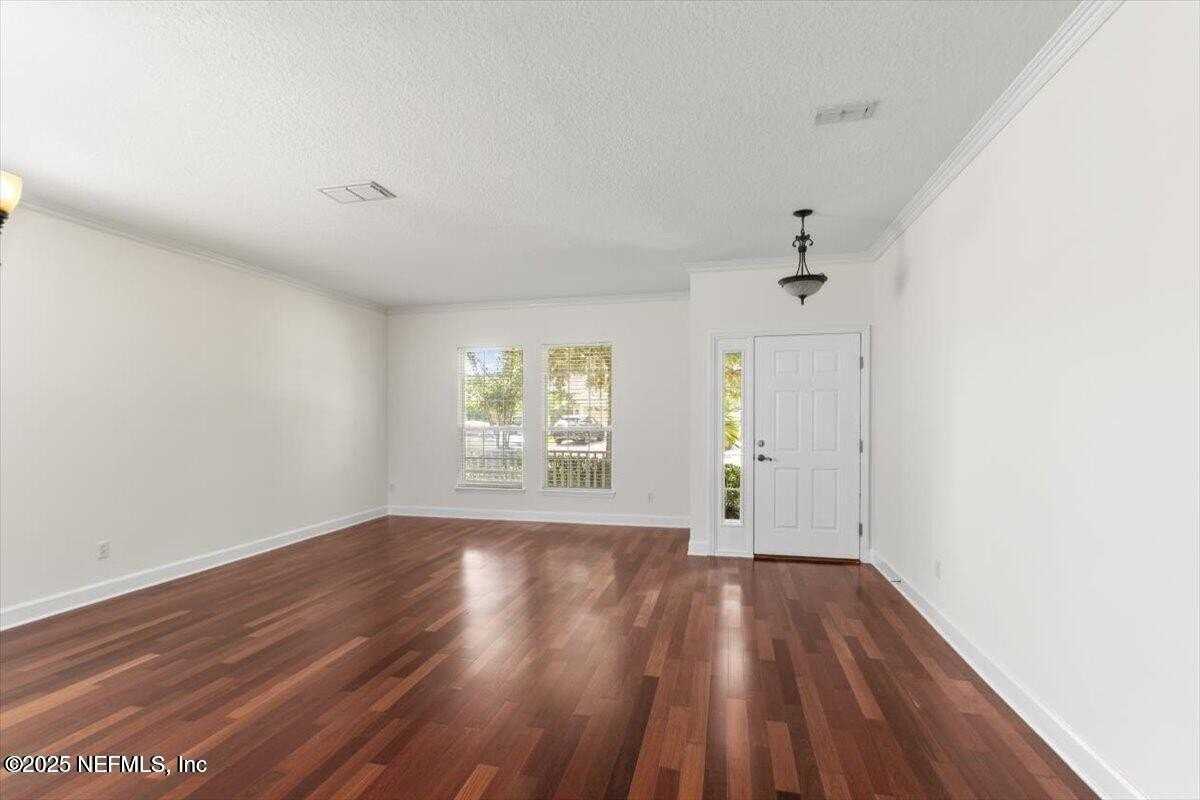 336 Edge Of Woods Rd - Photo 3 of 33