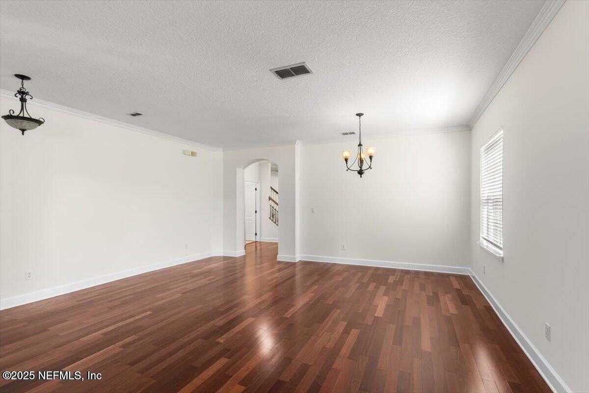 336 Edge Of Woods Rd - Photo 4 of 33