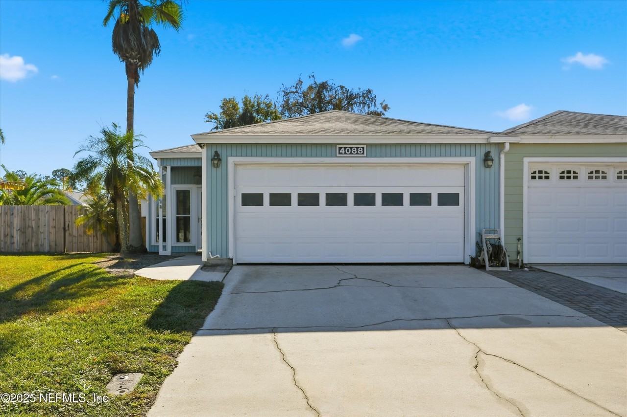 4088 Laurelwood Dr - Photo 2 of 21