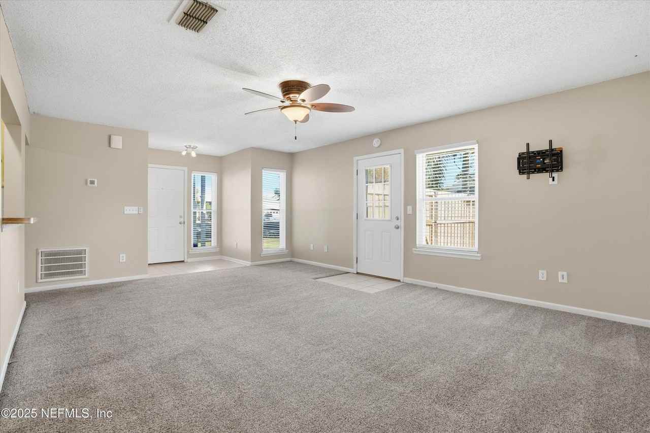 4088 Laurelwood Dr - Photo 5 of 21