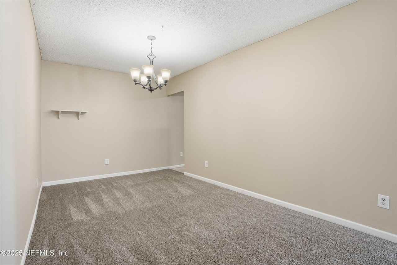 4088 Laurelwood Dr - Photo 7 of 21