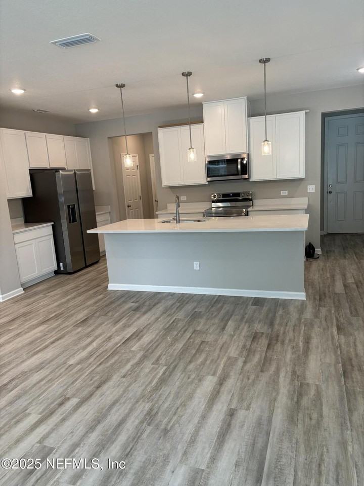 6847 Mirage St - Photo 3 of 26