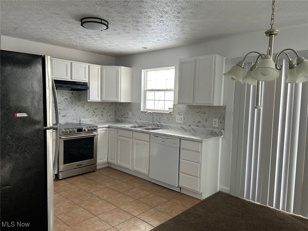 3164 E 130th St - Photo 3 of 22