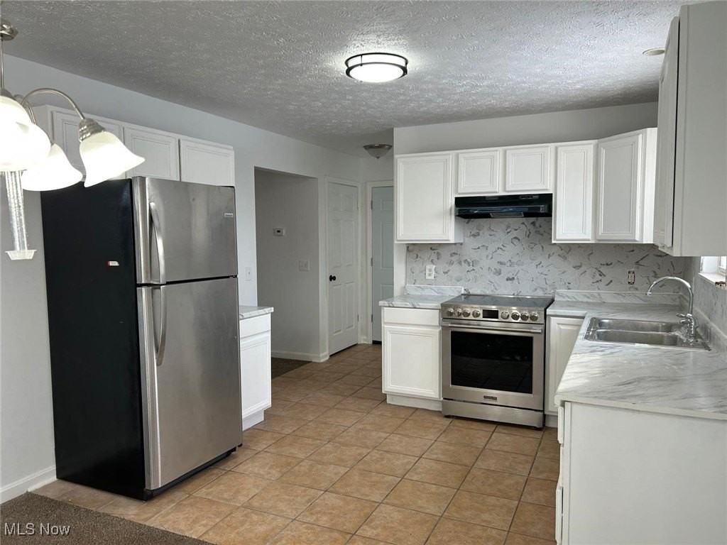 3164 E 130th St - Photo 4 of 22