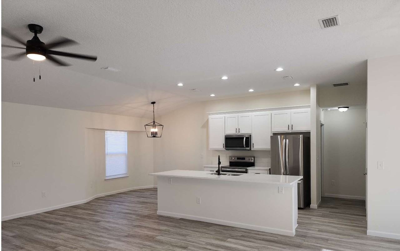 329 Sw Chesterfield Cir - Photo 2 of 20