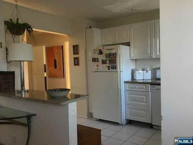 2-10 Virginia Dr - Photo 4 of 17