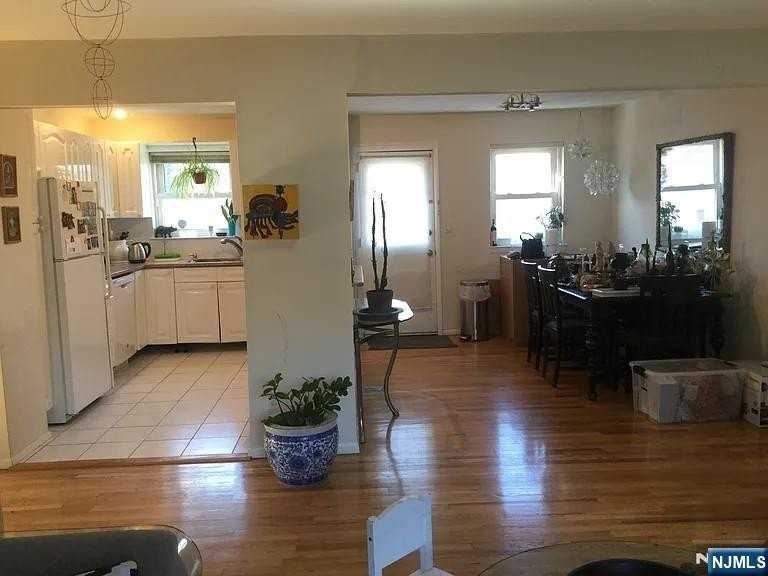 2-10 Virginia Dr - Photo 7 of 17