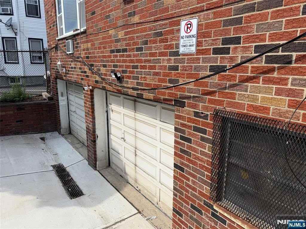 226 Clinton St - Photo 3 of 12