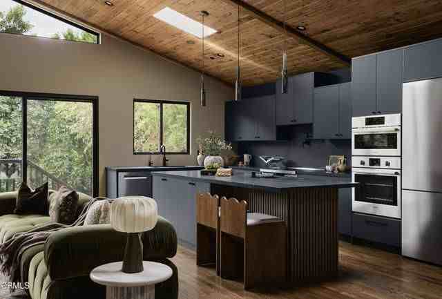 12406 La Maida St - Photo 2 of 8