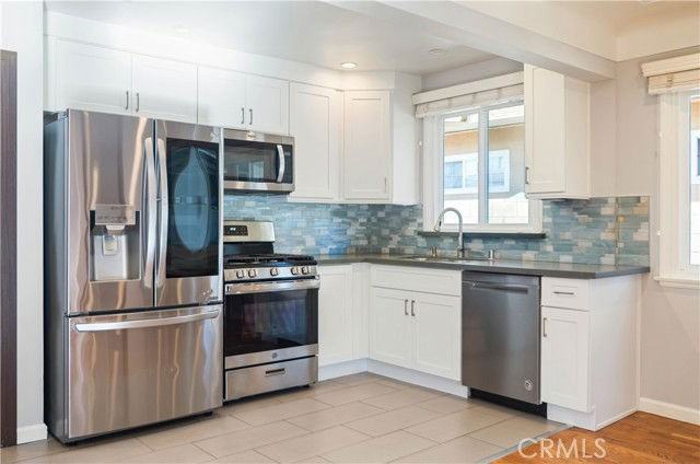 721 E Elmwood Ave - Photo 3 of 8
