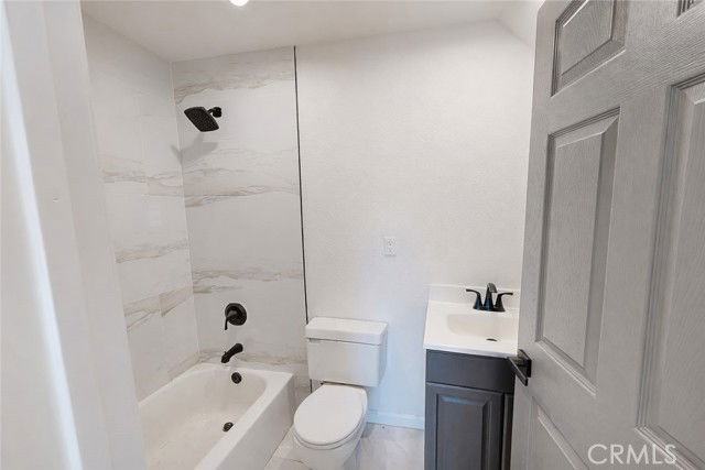 5637 E Palmdale Blvd #B - Photo 4 of 8
