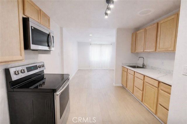 5637 E Palmdale Blvd #B - Photo 6 of 8