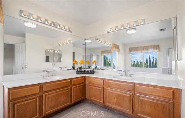 5637 Redwood Ave - Photo 2 of 8