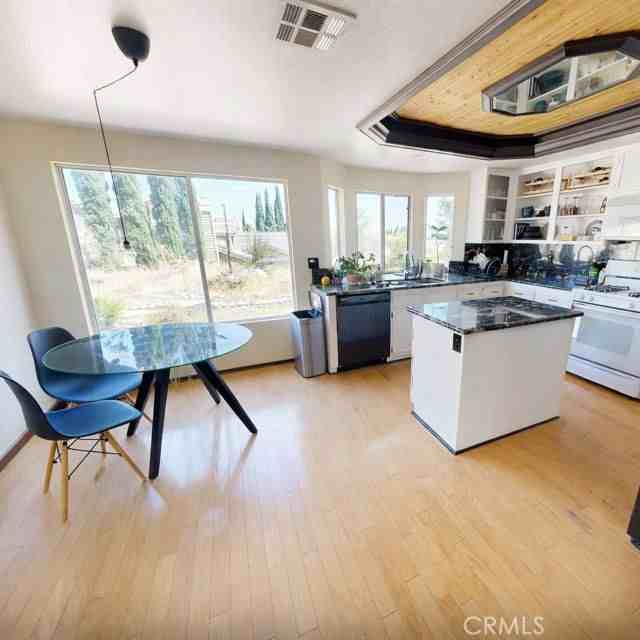 5637 Redwood Ave - Photo 6 of 8