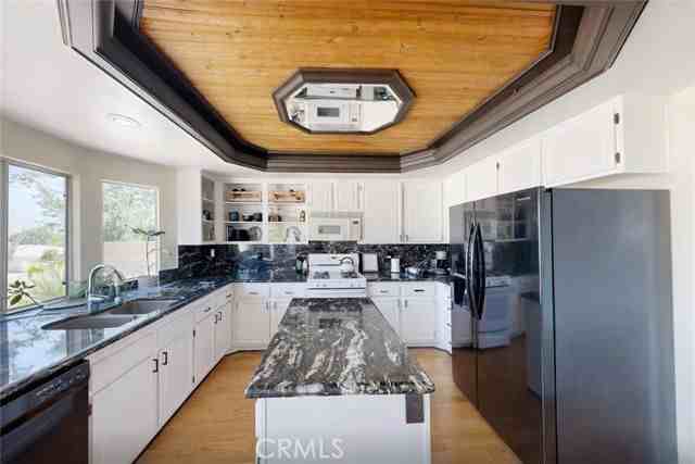 5637 Redwood Ave - Photo 7 of 8