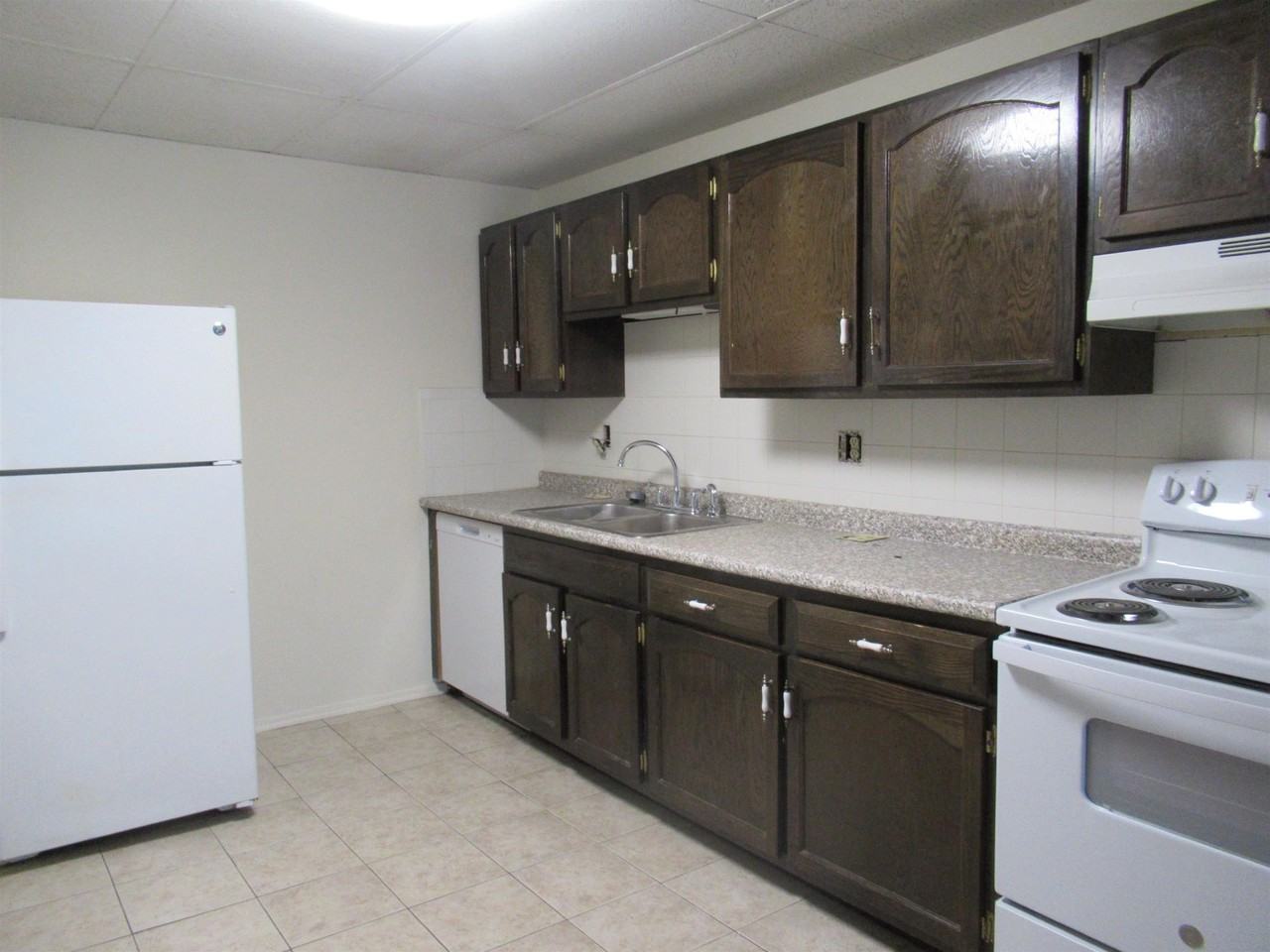 131J Capitol Hill Dr - Photo 2 of 6