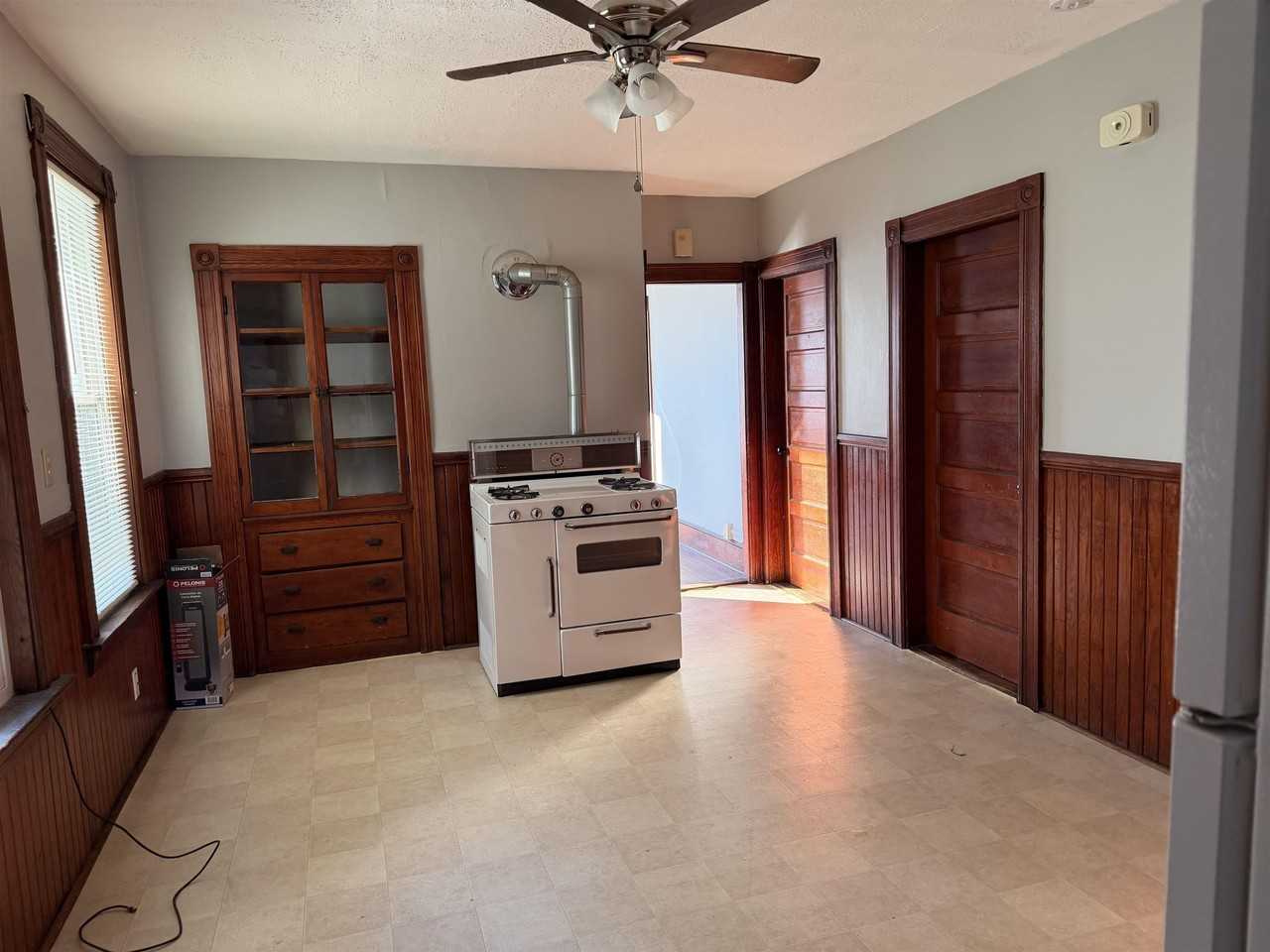 561 Rimmon St - Photo 2 of 6