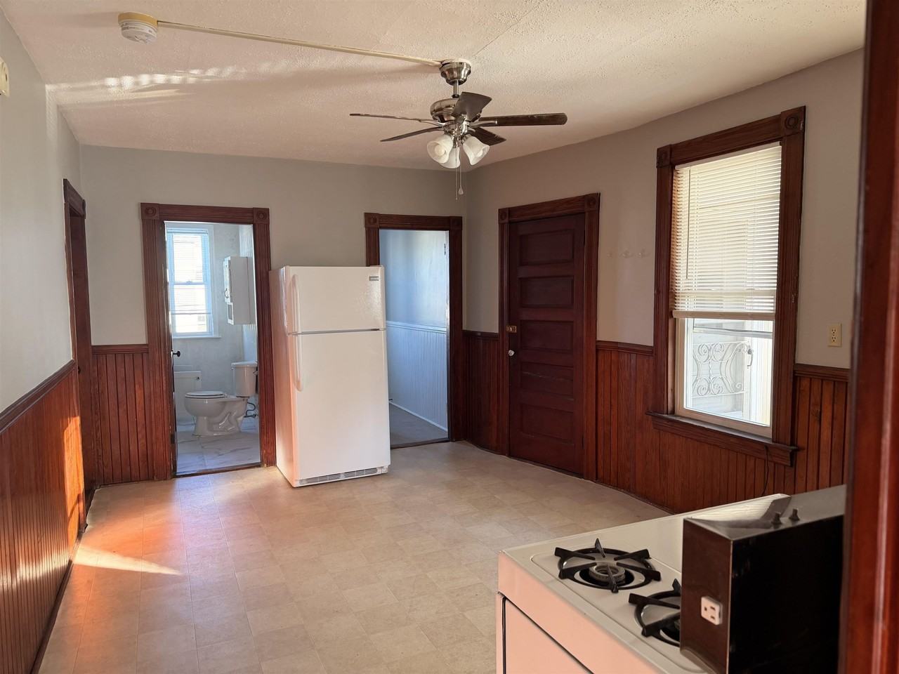 561 Rimmon St - Photo 3 of 6