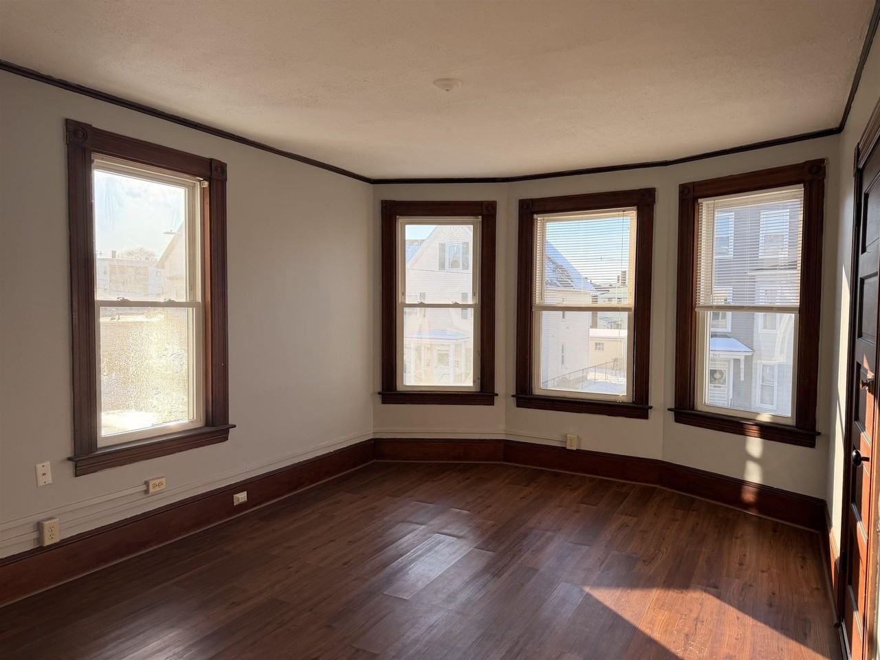 561 Rimmon St - Photo 4 of 6