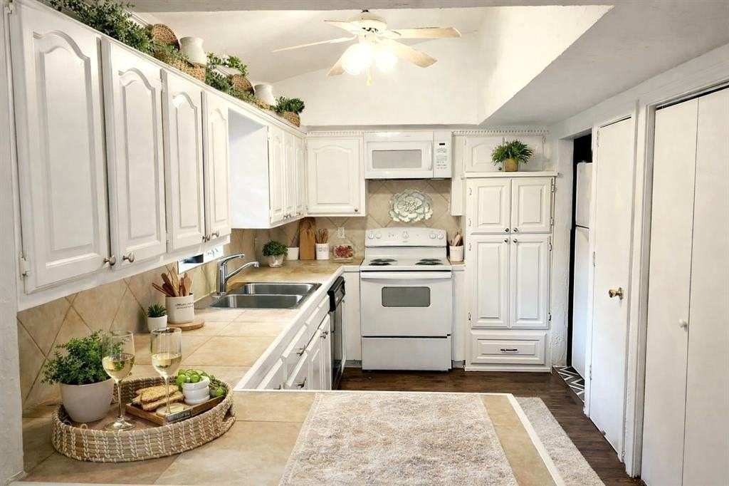 6287 E Pockrus Paige Rd #C2 - Photo 4 of 14