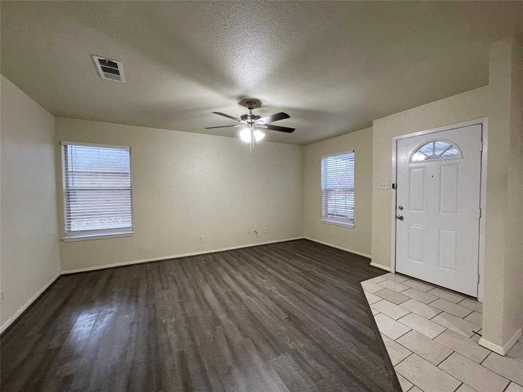 121 Cambridge Dr #1 - Photo 2 of 26