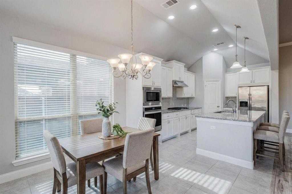 2020 Overton Park Dr - Photo 5 of 24