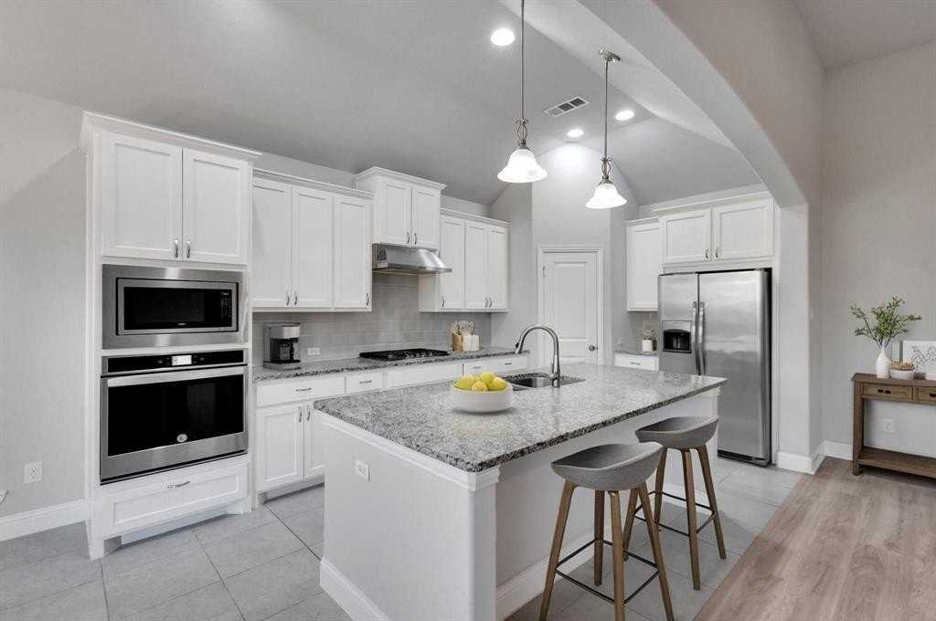 2020 Overton Park Dr - Photo 6 of 24