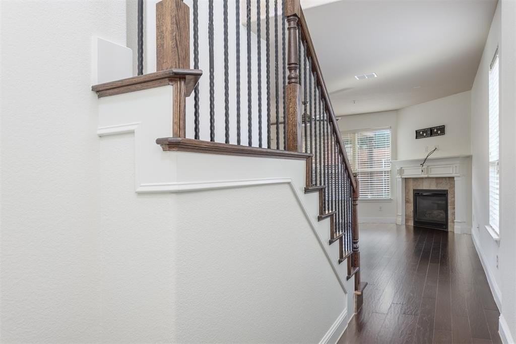 2492 Jackson Dr - Photo 2 of 27