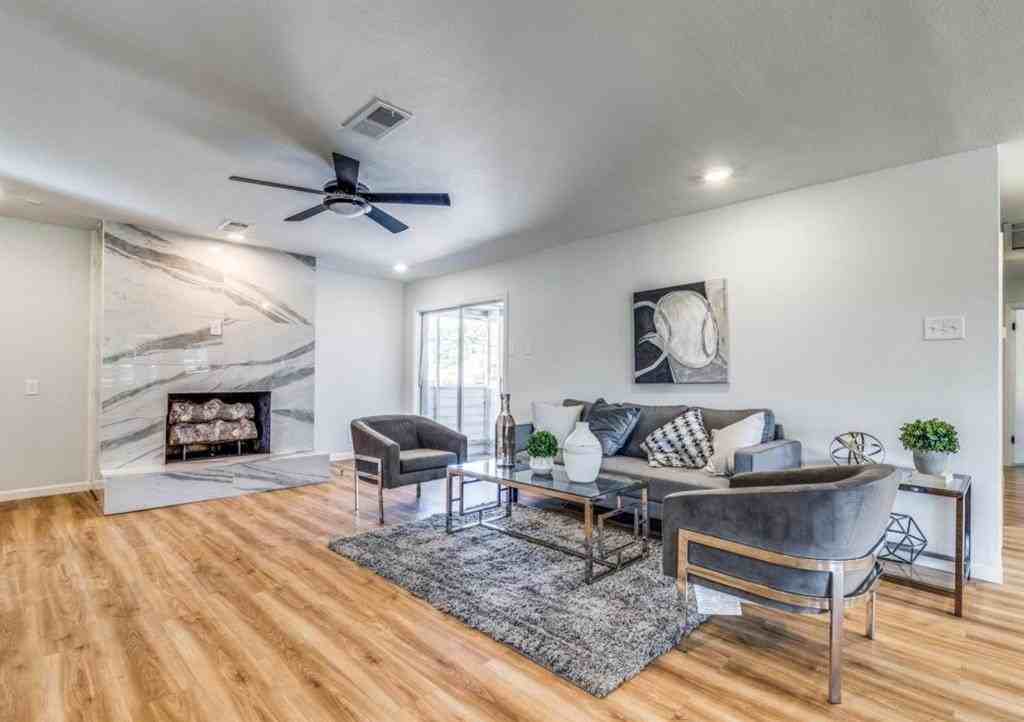 8011 Woodhue Rd - Photo 3 of 14