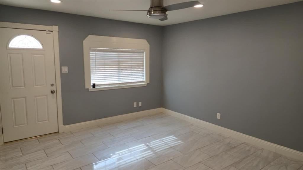 5505 Sun Valley Dr - Photo 2 of 17