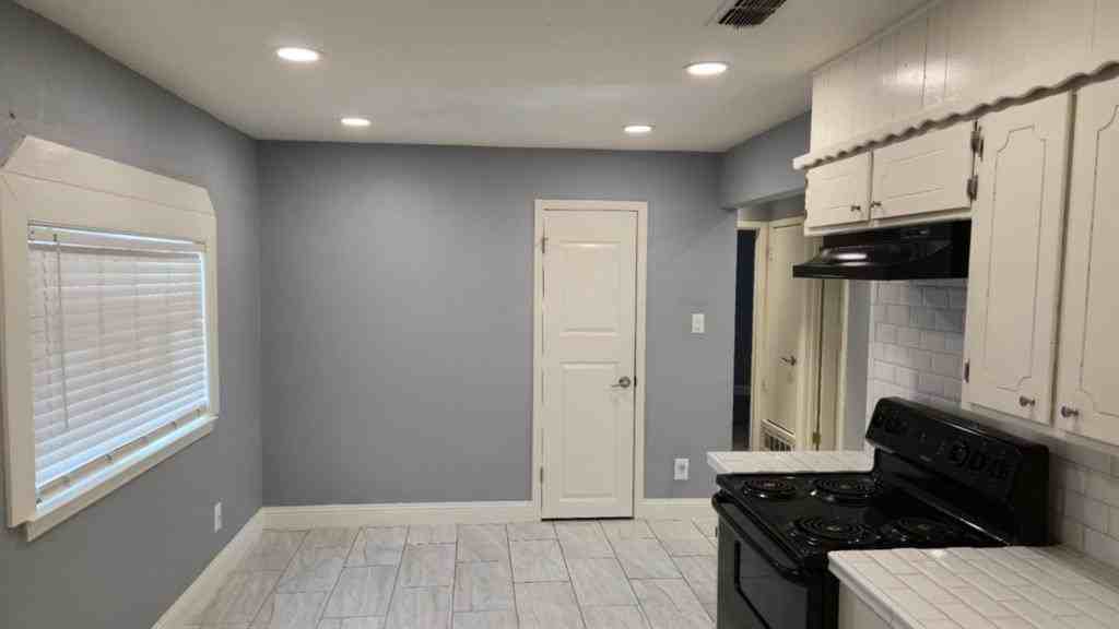 5505 Sun Valley Dr - Photo 5 of 17