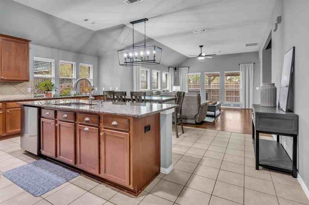 6548 Fairview Dr - Photo 5 of 31