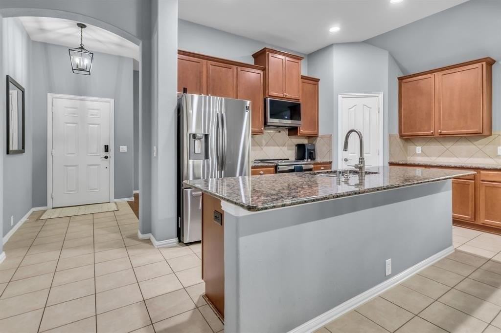 6548 Fairview Dr - Photo 7 of 31