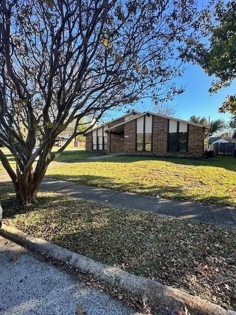 401 Willow Way - Photo 3 of 19