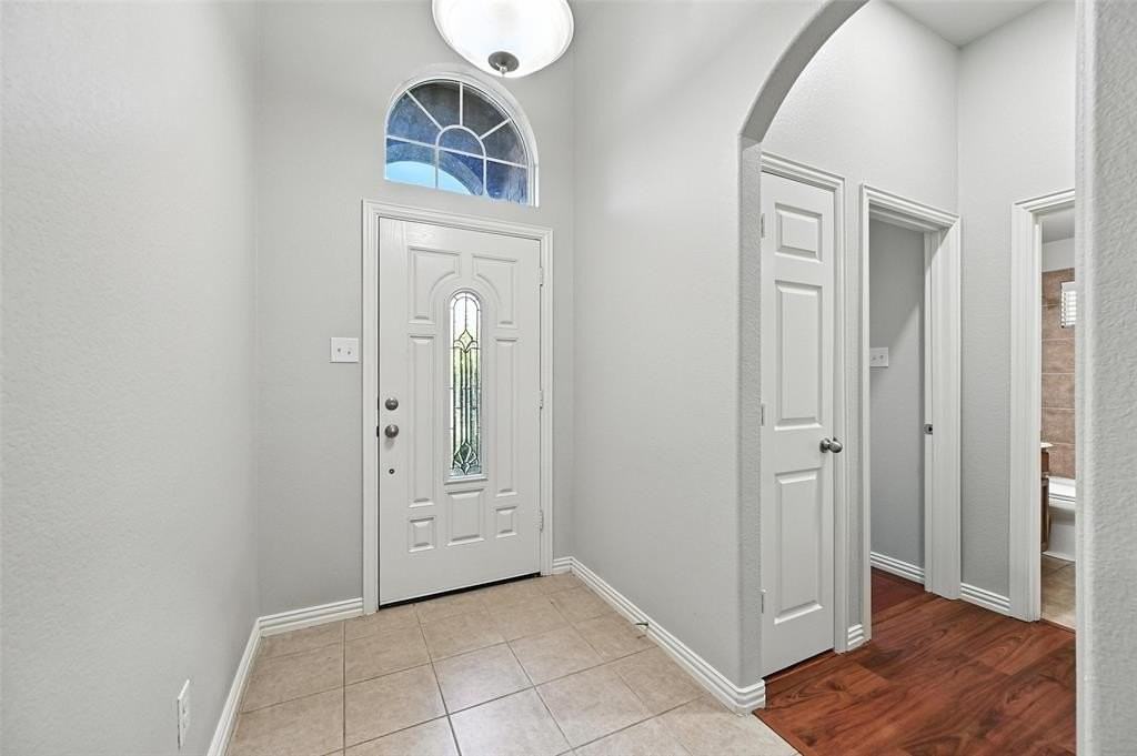 9209 Friendswood Dr - Photo 2 of 17