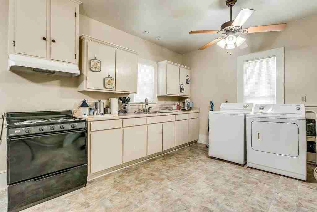 791 N Clinton St - Photo 4 of 27